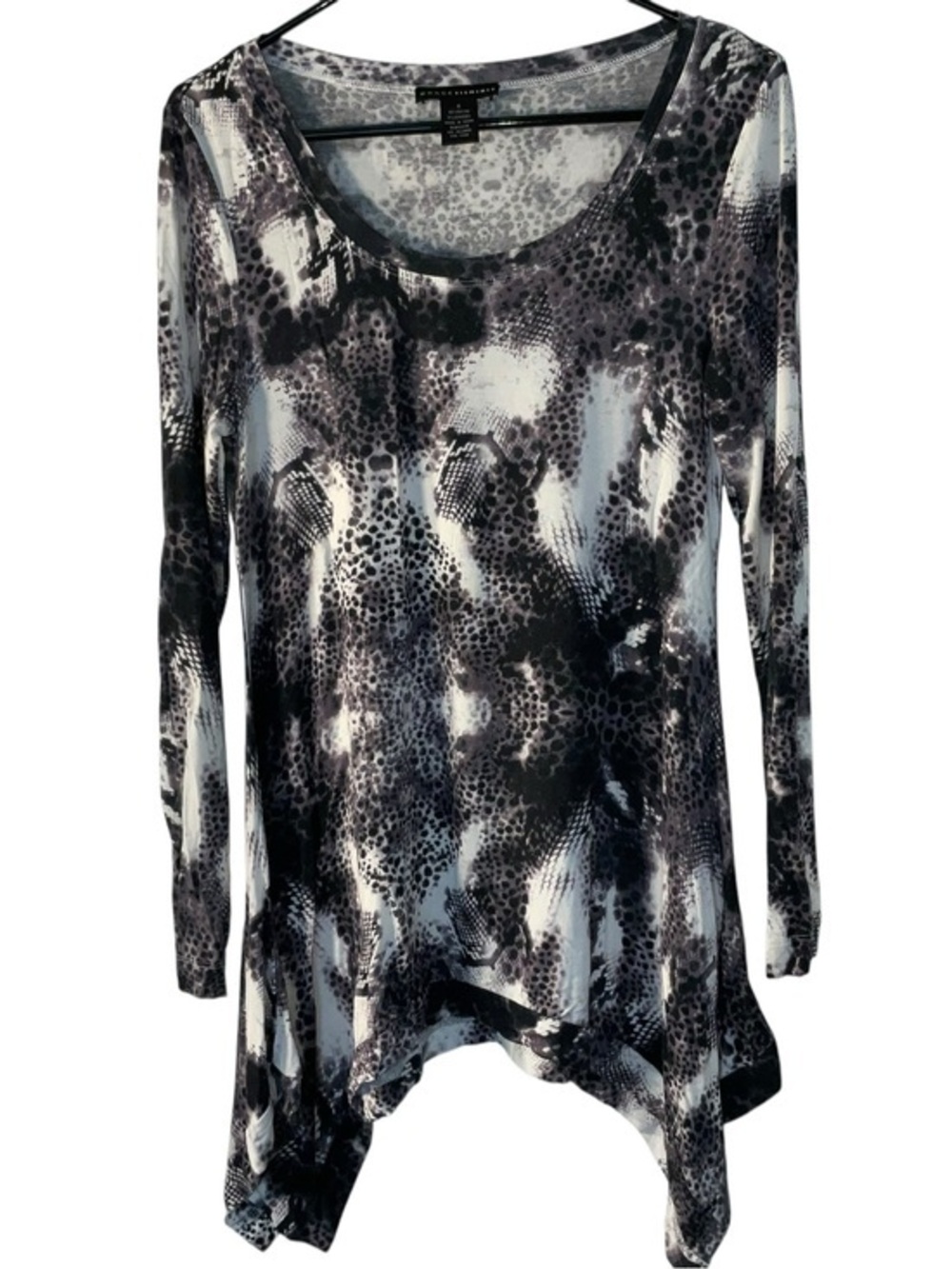 Grace Elements Black and White Abstract Long Sleeve Handkerchief Hem Top